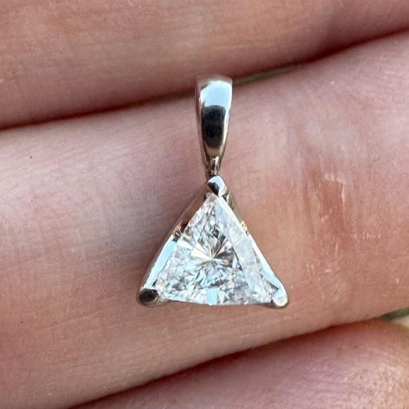Vintage solid platinum genuine VS trillion cut diamond pendant$3200 - Picture 1 of 15